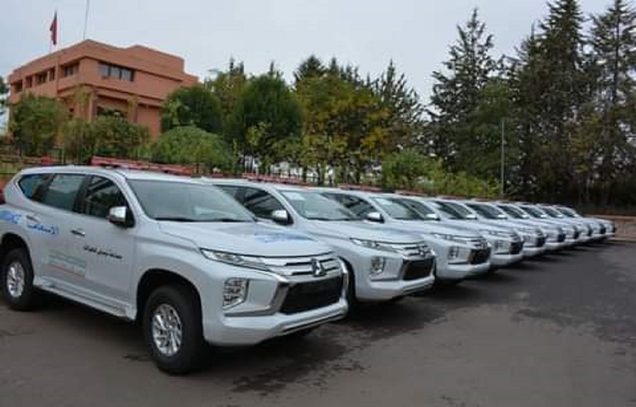 عامل اقليم أزيلال  يشرف على توزيع سيارات للإسعاف والنقل المدرسي بعدة جماعات  بالإقليم عامل اقليم أزيلال  يشرف على توزيع سيارات للإسعاف والنقل المدرسي بعدة جماعات  بالإقليم