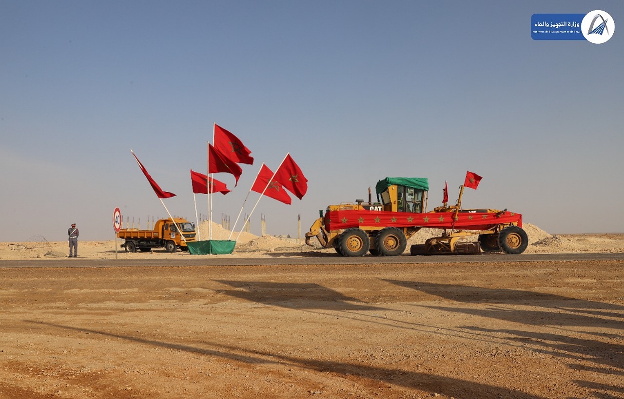 وزير التجهيز و الماء  يشرف على إعطاء انطلاقة أشغال توسيع وتقوية الطريق الوطنية رقم 1