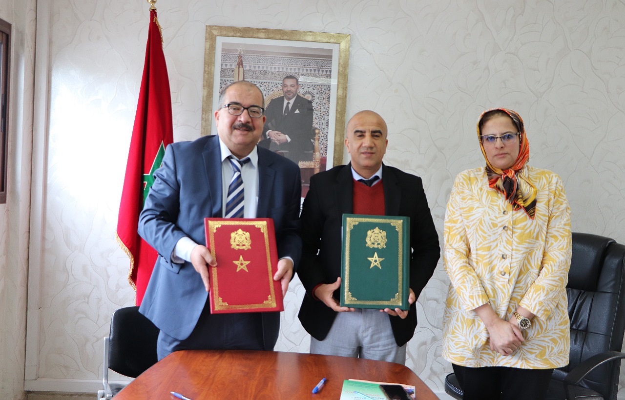 المركز المغربي للتطوع والمواطنة ووزارة التربية الوطنية يوقعان اتفاقية شراكة