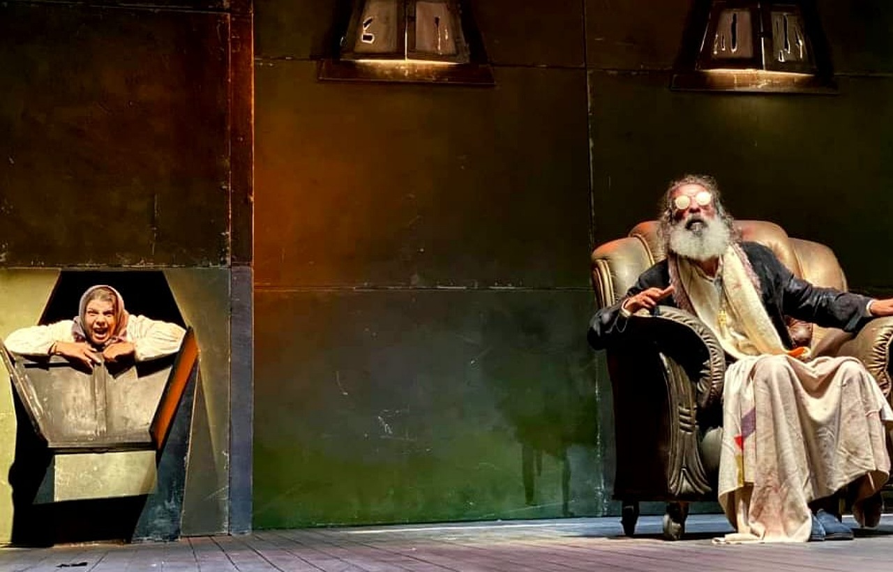 مسرحية "الجايحة 19" لمحمد فركاني ومدرسة العبث مسرحية "الجايحة 19" لمحمد فركاني ومدرسة العبث