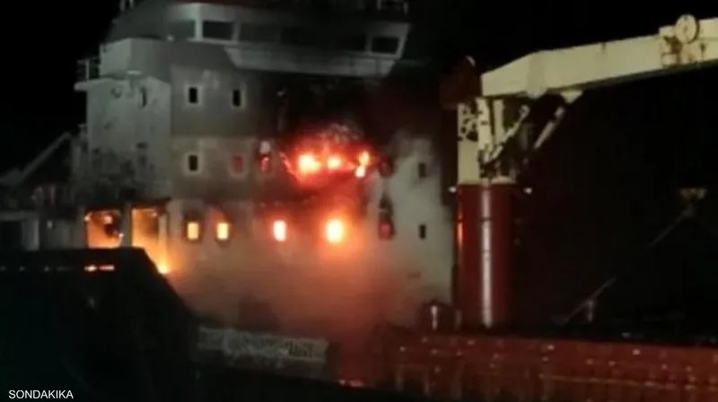 هذه تفاصيل انفجار وحريق سفينة شحن معظم طاقمها من المصريين قبالة سواحل تركيا