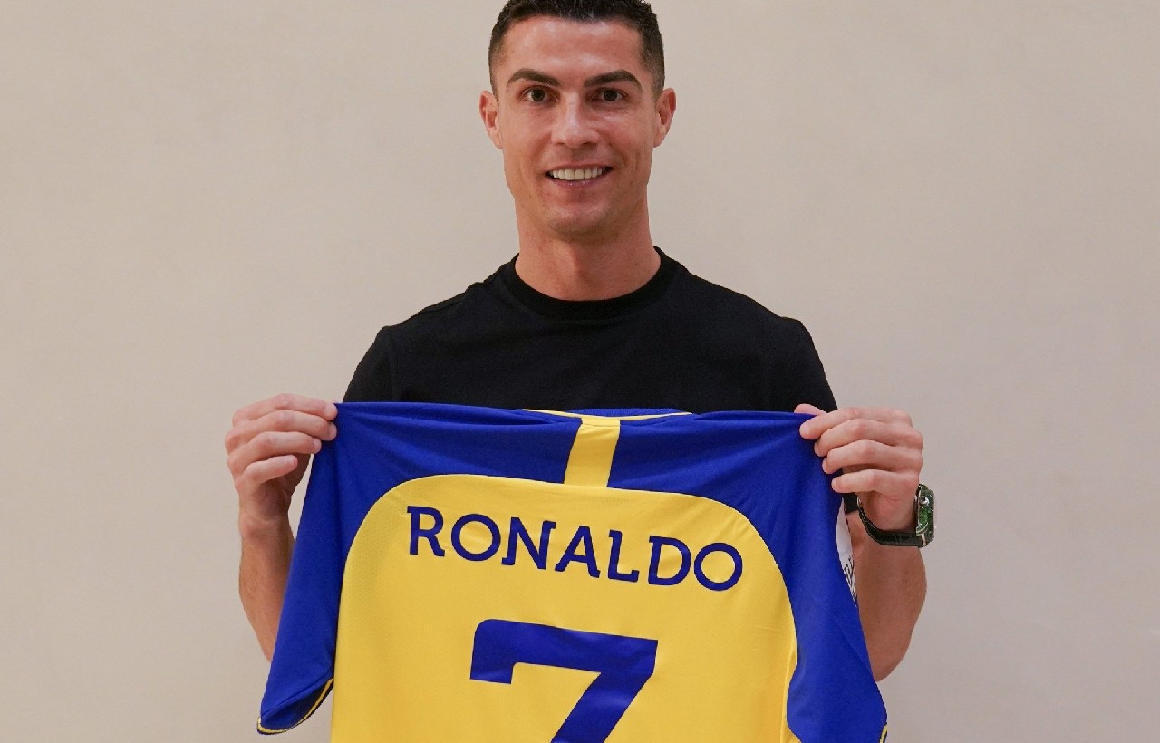 أقمصة رونالدو "النصر" الأكثر مبيعا في العالم