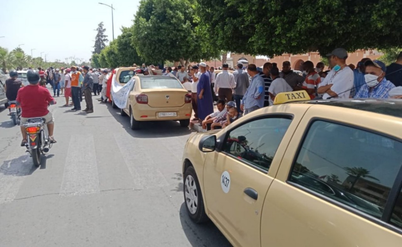 سيارات الأجرة تطالب السياح بمبالغ خيالية من أجل نقلهم بمراكش سيارات الأجرة تطالب السياح بمبالغ خيالية من أجل نقلهم بمراكش
