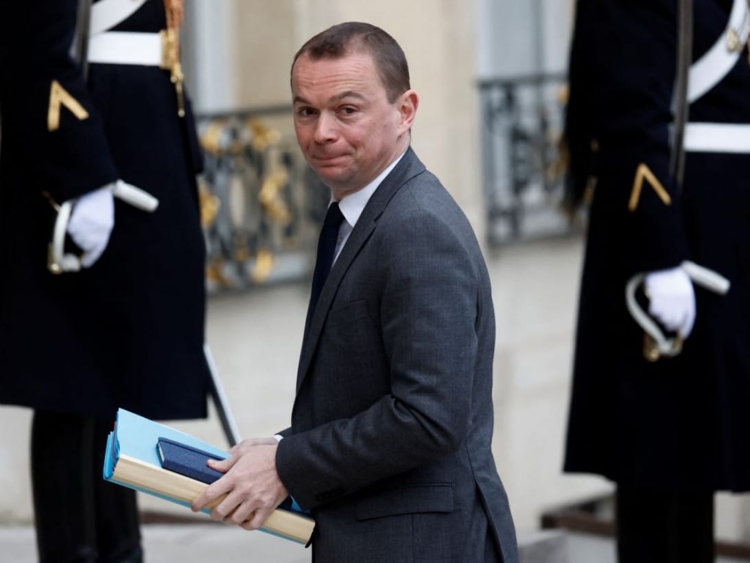وزير العمل الفرنسي يتورط في قضايا فساد
