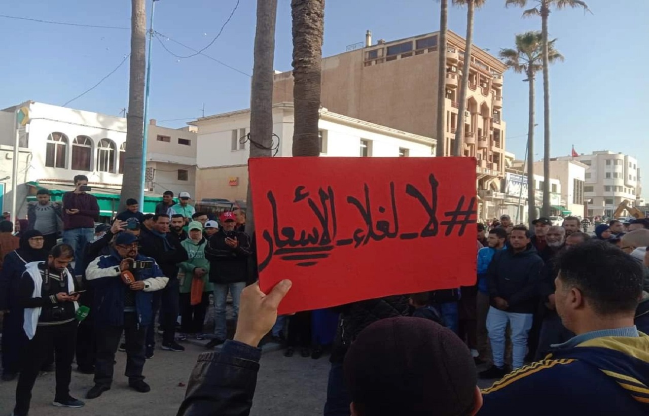 الارتفاع المتزايد في أسعار المواد الغذائية يخرج المغاربة إلى الشارع الارتفاع المتزايد في أسعار المواد الغذائية يخرج المغاربة إلى الشارع