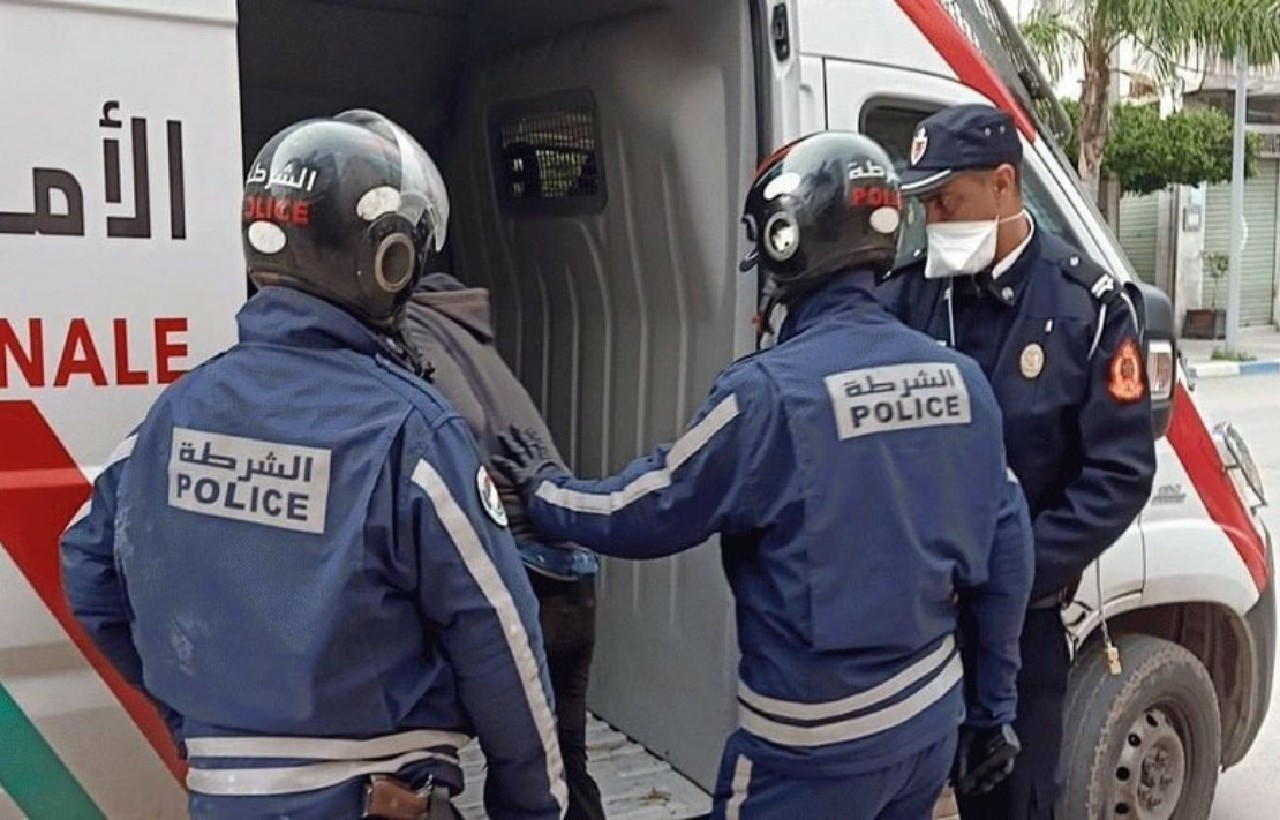 توقيف ثلاثيني يشتبه تورطه في ترويج المخدرات والاتجار في البشر