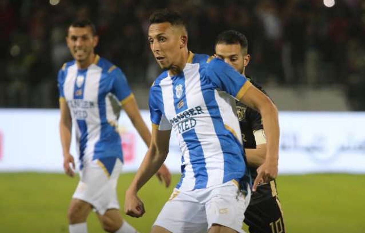 اتحاد طنجة يحسم "كلاسيكو الشمال" لصالحه والوداد يعتلي الصدارة مؤقتا اتحاد طنجة يحسم "كلاسيكو الشمال" لصالحه والوداد يعتلي الصدارة مؤقتا