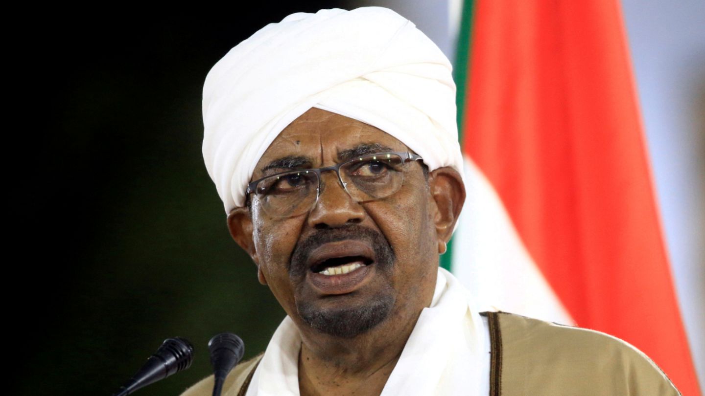 عاجل.. نقل "عمر البشير" رئيس السودان السابق إلى العناية المركزة