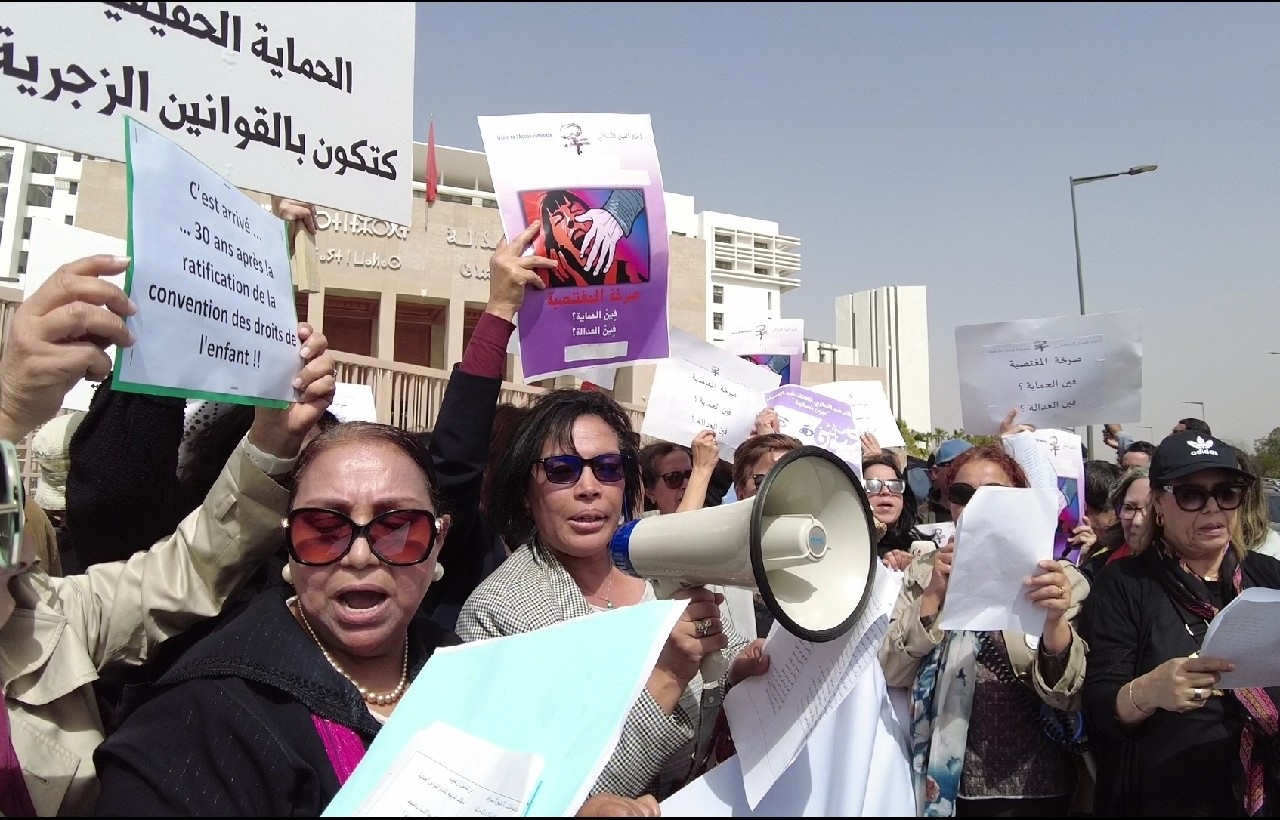 الاستياء والغضب يتواصلان بسبب قضية طفلة تيفلت الاستياء والغضب يتواصلان بسبب قضية طفلة تيفلت