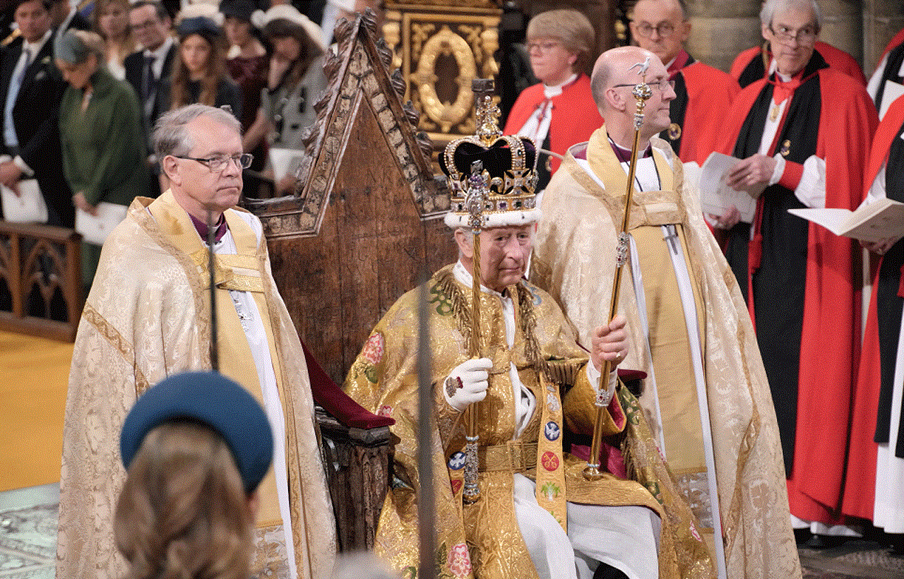 تشارلز الثالث يتوج ملكاً لبريطانيا رسمياً