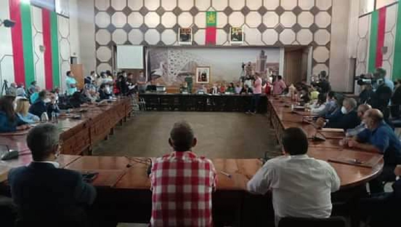 وسط احتجاجات النسيج الجمعوي.. المجلس الجماعي للقنيطرة يعقد دورته العادية وسط احتجاجات النسيج الجمعوي.. المجلس الجماعي للقنيطرة يعقد دورته العادية