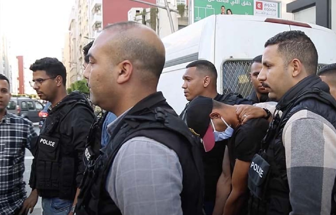 توقيف لصوص حاولوا سرقة مؤسستين بنكيتين