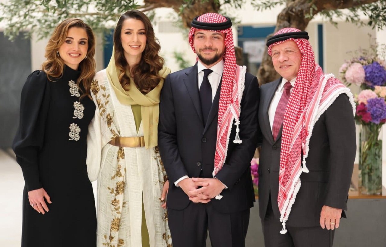 هذه تفاصيل زفاف ولي عهد الأردن.. "موكب أحمر" و"شخصيات هامة" هذه تفاصيل زفاف ولي عهد الأردن.. "موكب أحمر" و"شخصيات هامة"