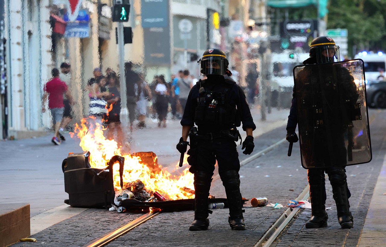 أعمال عنف واعتقالات متفرقة تشهدها فرنسا