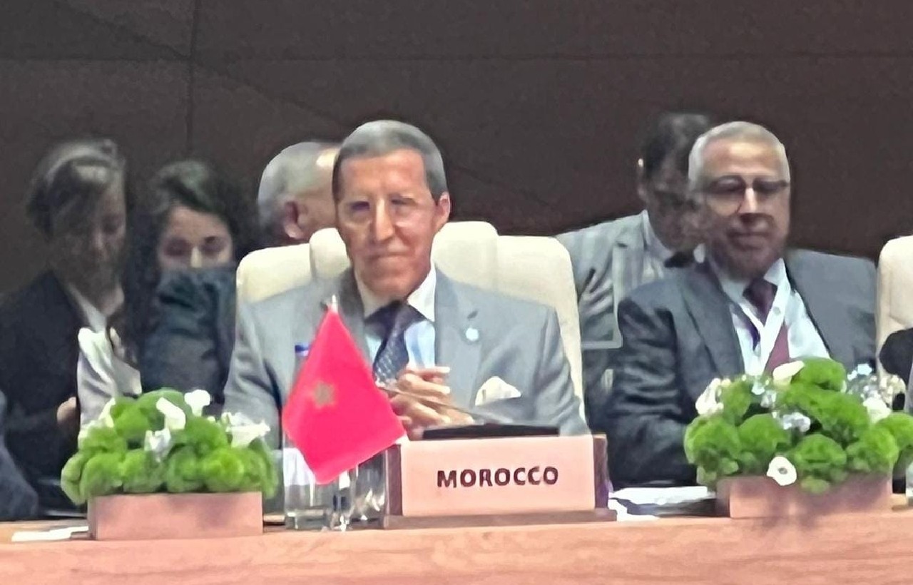 سجال دبلوماسي محتدم بين المغرب والجزائر في باكو