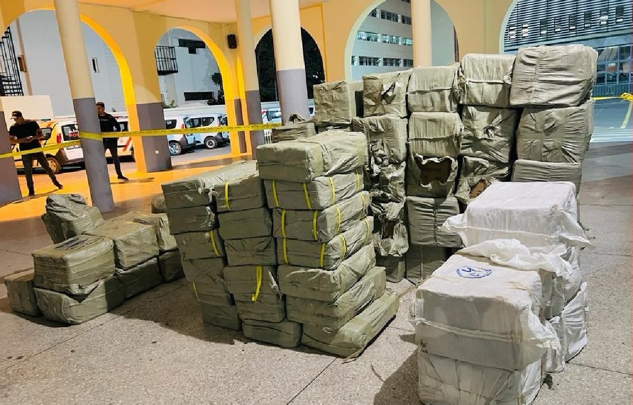 سلطات البيضاء تحجز شحنة كبيرة من الشهب النارية سلطات البيضاء تحجز شحنة كبيرة من الشهب النارية