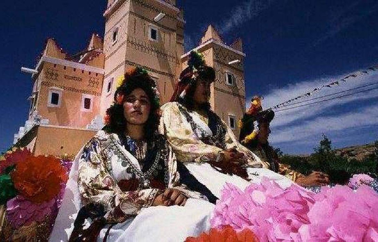 مكونة قلعة الزهور تحتضن النسخة الأولى من المهرجان الوطني للمهاجر مكونة قلعة الزهور تحتضن النسخة الأولى من المهرجان الوطني للمهاجر