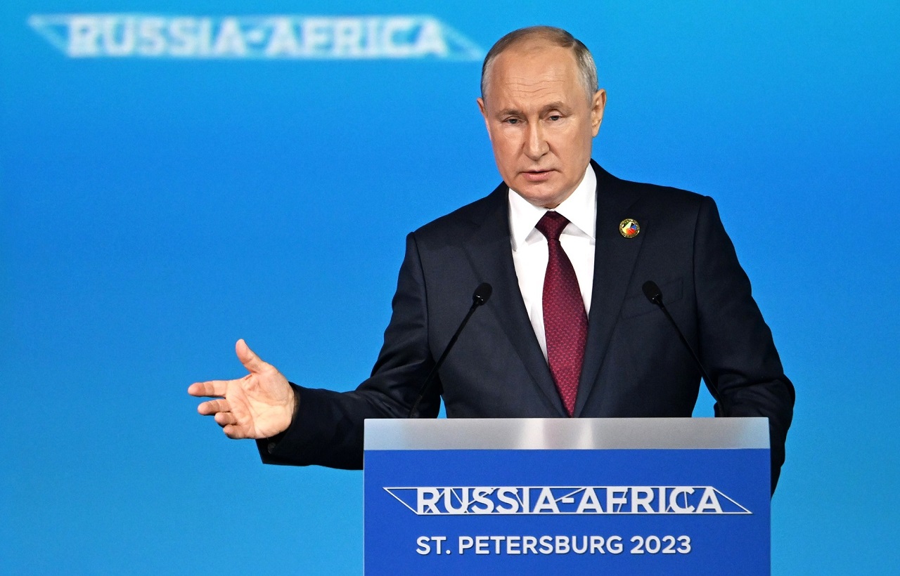 رئيس روسيا يُعْلِن توقيع صفقات عسكرية مع 40 دولة أفريقية + البيان الختامي لقمة روسيا-أفريقيا