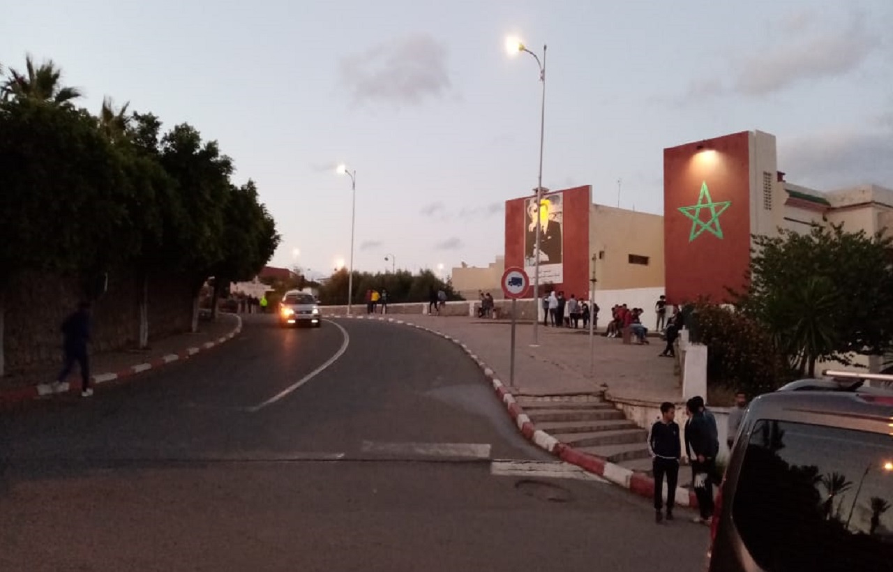 جماعة تاونات تعلن مجانية مواقف السيارات بترابها