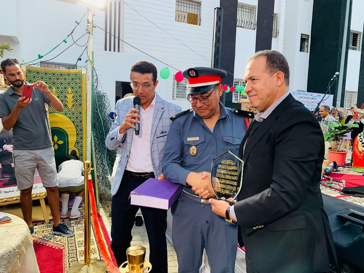 احتفالا بذكرى ثورة الملك والشعب وعيد الشباب.. حفل فني كبير بإقامة النور بالصخيرات احتفالا بذكرى ثورة الملك والشعب وعيد الشباب.. حفل فني كبير بإقامة النور بالصخيرات