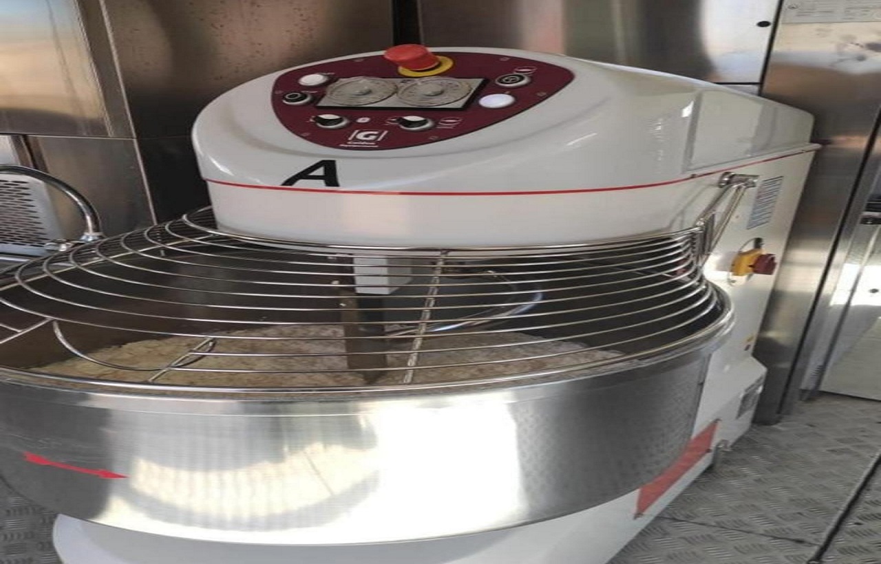 المديرية العامة للأمن الوطني توفد مخبزتين متنقلتين إلى ضواحي مراكش دعماً للمتضررين من الزلزال المديرية العامة للأمن الوطني توفد مخبزتين متنقلتين إلى ضواحي مراكش دعماً للمتضررين من الزلزال