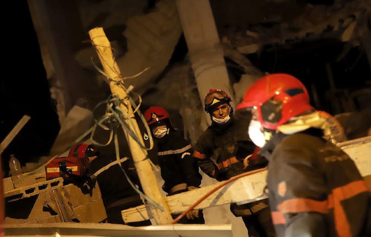 وفاة عاملي بناء بعد سقوط رافعة وفاة عاملي بناء بعد سقوط رافعة