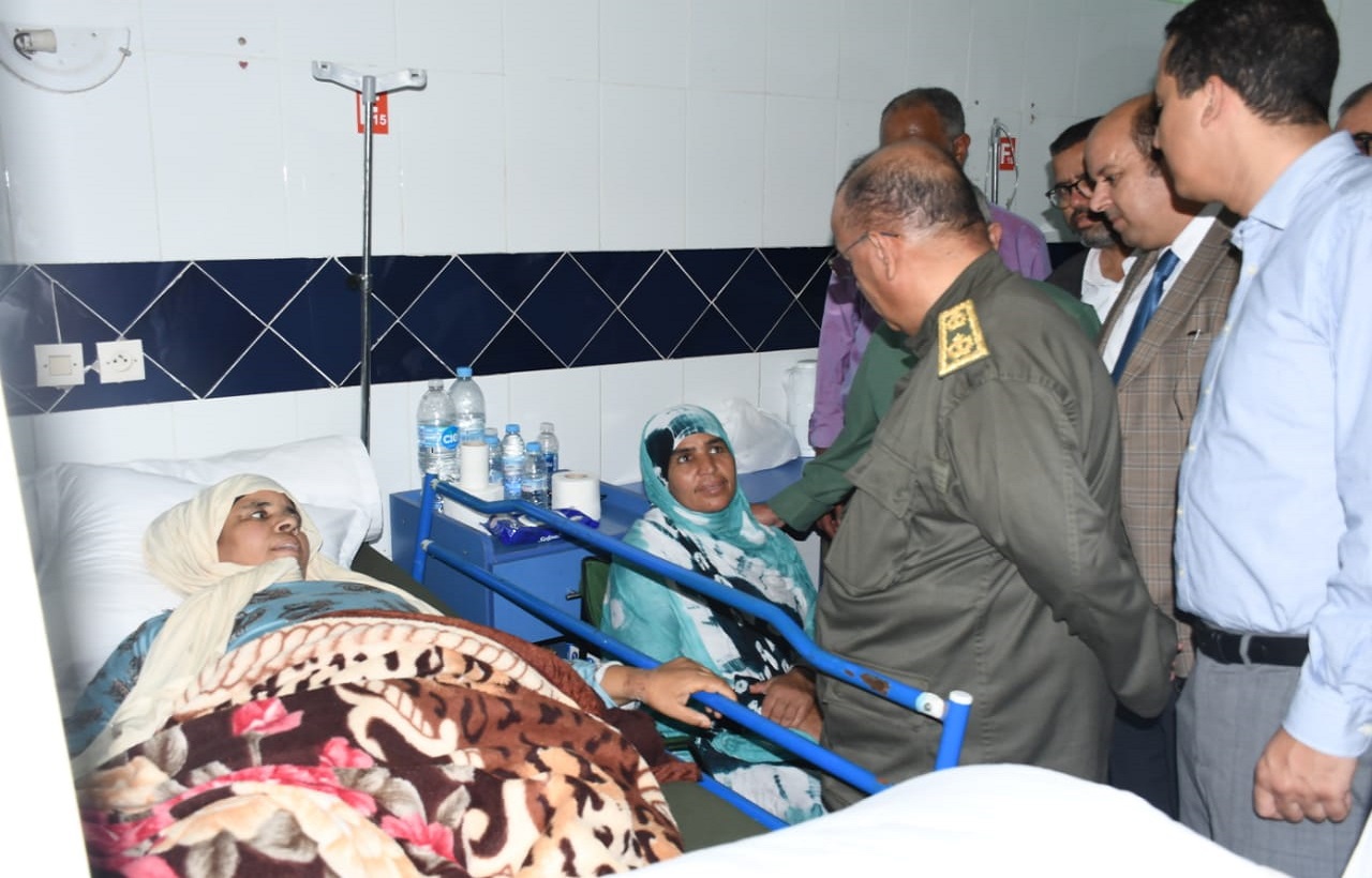 عامل عمالة إنزكان أيت ملول يتفقد الحالة الصحية للمصابين جراء زلزال تارودانت بالمستشفى الإقليمي