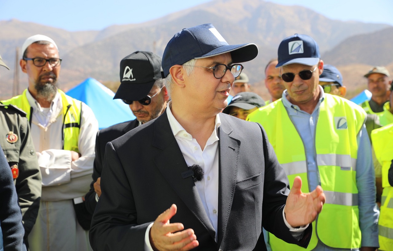 وزير التجهيز والماء يقوم بزيارة ميدانية للمناطق المتضررة من الزلزال للإطلاع على تقدم أشغال فك العزلة