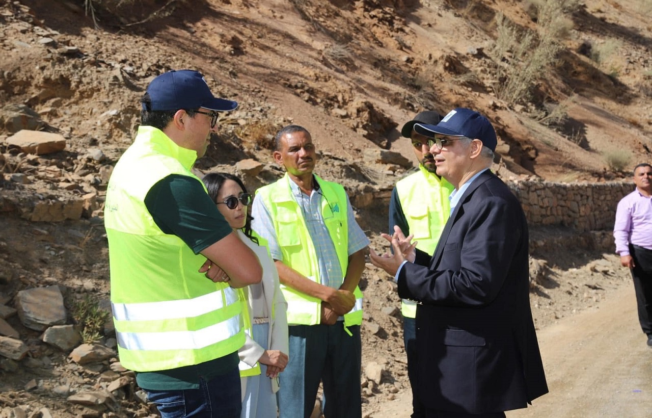 وزير التجهيز والماء يقف على التدابير المتخذة بإقليم شيشاوة لضمان استمرارية حركة السير بالطرق والمسالك المتضررة من الزلزال وزير التجهيز والماء يقف على التدابير المتخذة بإقليم شيشاوة لضمان استمرارية حركة السير بالطرق والمسالك المتضررة من الزلزال