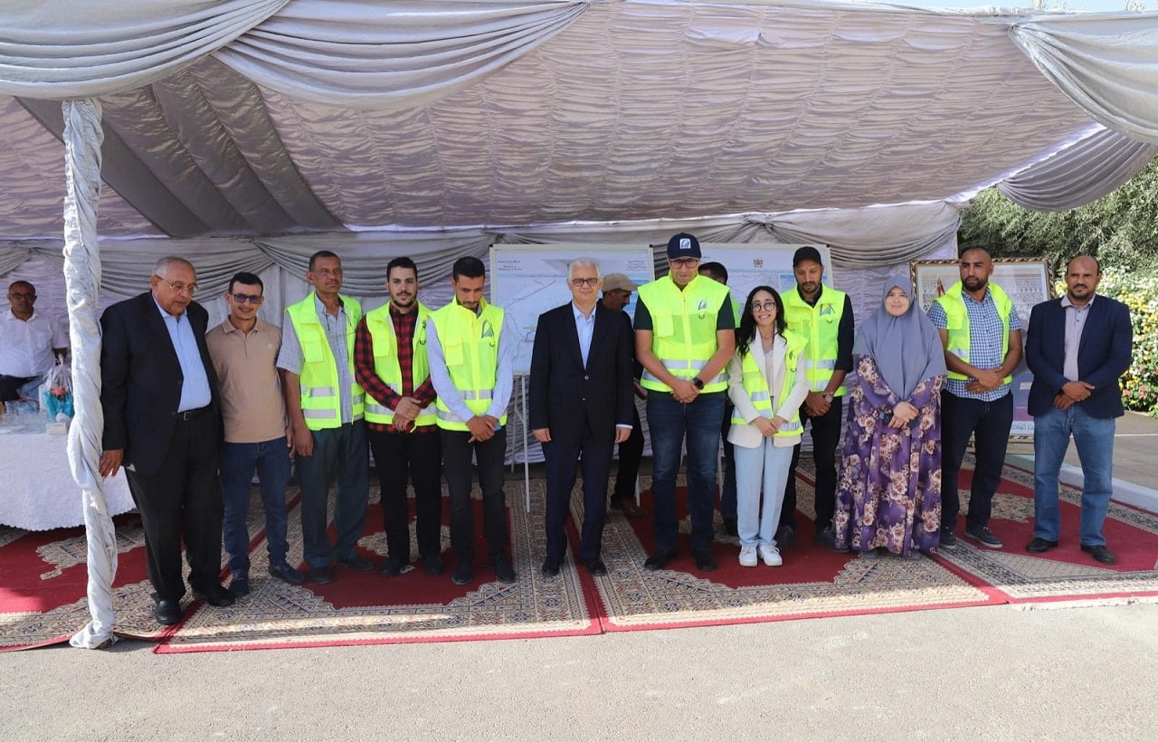 وزير التجهيز والماء يقف على التدابير المتخذة بإقليم شيشاوة لضمان استمرارية حركة السير بالطرق والمسالك المتضررة من الزلزال وزير التجهيز والماء يقف على التدابير المتخذة بإقليم شيشاوة لضمان استمرارية حركة السير بالطرق والمسالك المتضررة من الزلزال