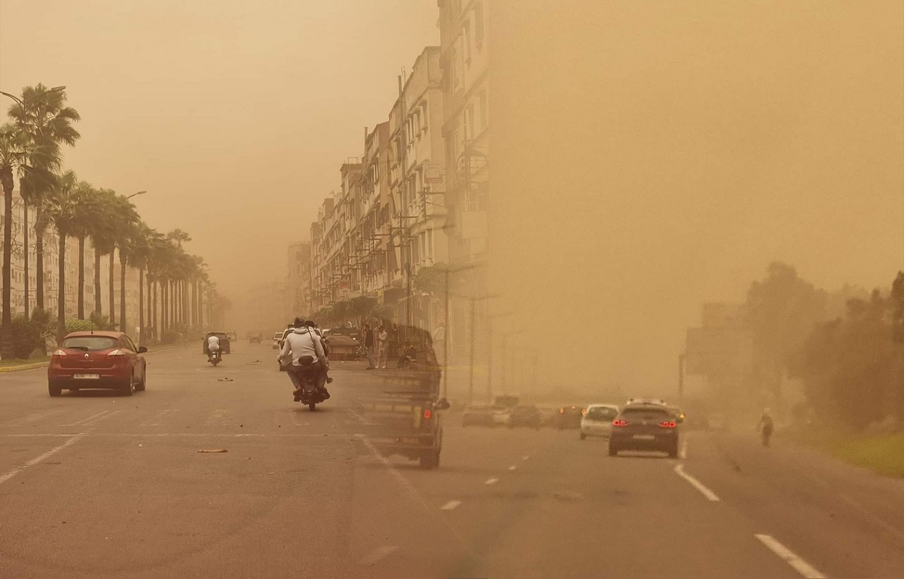 نشرة إنذارية: رياح قوية وتطاير غبار يومي الخميس والجمعة بعدد من أقاليم المغرب