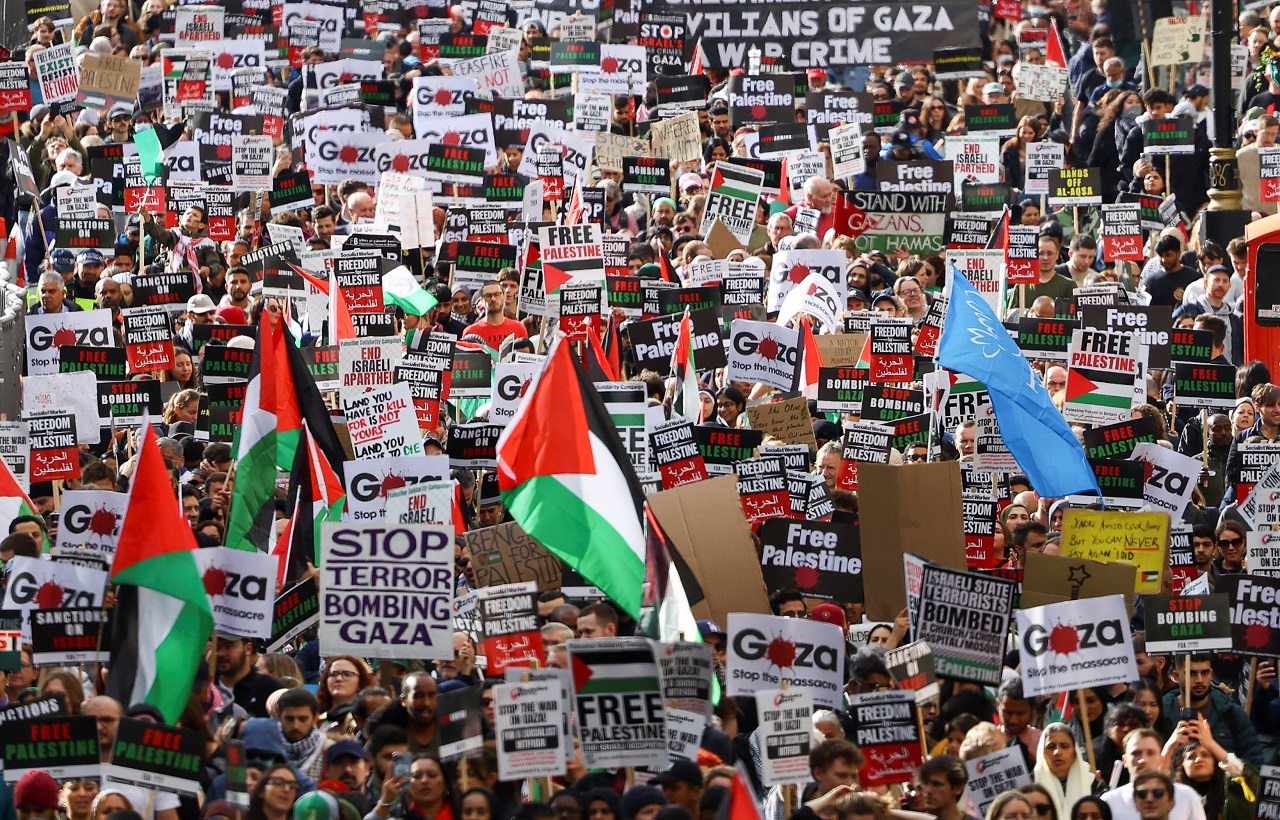 وزيرة داخلية بريطانيا تتهم الشرطة بالتحيز للمحتجين الموالين للفلسطينيين