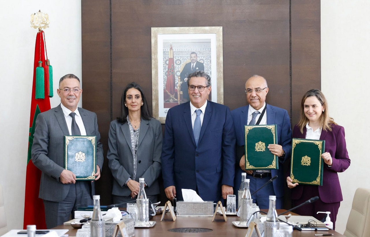 التوقيع على اتفاقية تنزيل البرنامج الخاص بتعزيز أعداد خريجي الجامعات المغربية في التكوينات الرقمية