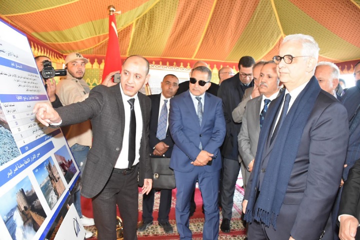 اتفاقية شراكة لتنفيذ مشاريع تأهيل البنية التحتية الطرقية بجهة مراكش آسفي بكلفة 3 ملايير درهم اتفاقية شراكة لتنفيذ مشاريع تأهيل البنية التحتية الطرقية بجهة مراكش آسفي بكلفة 3 ملايير درهم