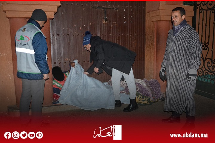توزيع أغطية ونقل سيدة خمسينية بدون مأوى إلى مركز الأمل للأشخاص في وضعية صعبة بأزيلال