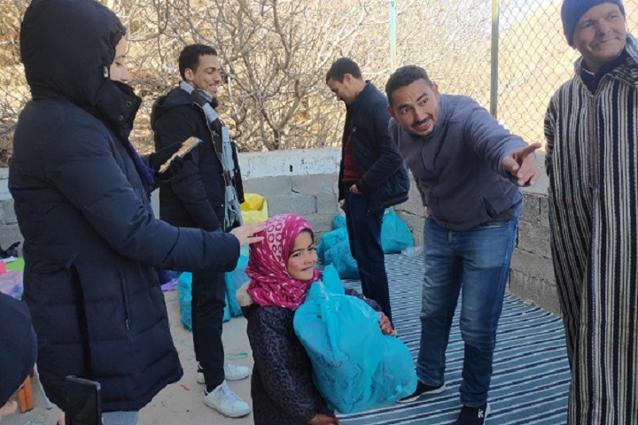 "قلوب دافئة" قافلة طلابية لإغاثة المحتاجين بجبال أزيلال