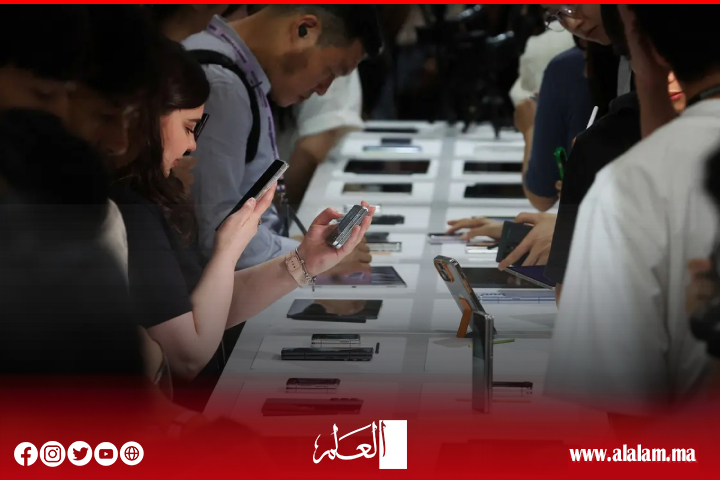 هواتف ذكية جديدة أكثر استدامة وتصلح نفسها وتشحن بالطاقة الشمسية هواتف ذكية جديدة أكثر استدامة وتصلح نفسها وتشحن بالطاقة الشمسية