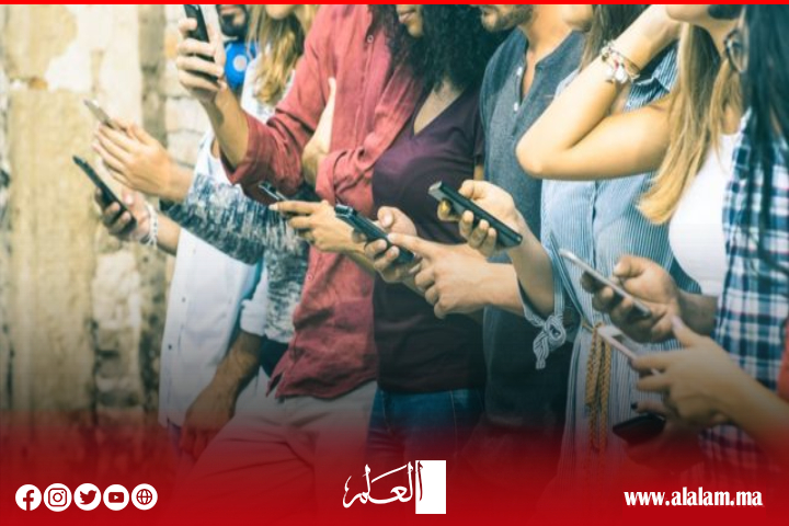 هواتف ذكية جديدة أكثر استدامة وتصلح نفسها وتشحن بالطاقة الشمسية هواتف ذكية جديدة أكثر استدامة وتصلح نفسها وتشحن بالطاقة الشمسية