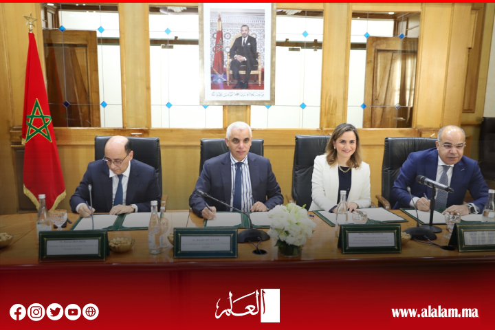 وزير الصحة يُوَقِّع اتفاقية إطار للشراكة لتبسيط الإجراءات المتعلقة برقمنة الملف الطبي المشترك وورقة العلاجات الإلكترونية بالمؤسسات الصحية وزير الصحة يُوَقِّع اتفاقية إطار للشراكة لتبسيط الإجراءات المتعلقة برقمنة الملف الطبي المشترك وورقة العلاجات الإلكترونية بالمؤسسات الصحية