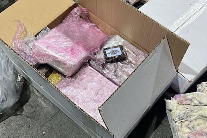 الأمن يجهض عملية للتهريب الدولي لشحنة كبيرة من مخدر "الشيرا" الأمن يجهض عملية للتهريب الدولي لشحنة كبيرة من مخدر "الشيرا"