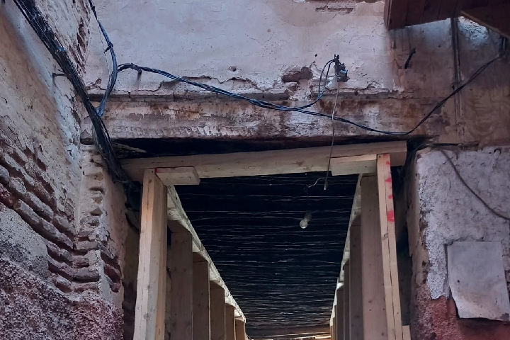 التساقطات المطرية تعري الوضع الكارثي الذي تعيشه أبنية مراكش العتيقة