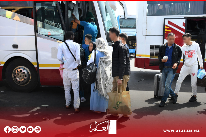 قبيل عيد الفطر.. معاناة المسافرين تتجدد مع ارتفاع أسعار الحافلات وسيارات الأجرة قبيل عيد الفطر.. معاناة المسافرين تتجدد مع ارتفاع أسعار الحافلات وسيارات الأجرة