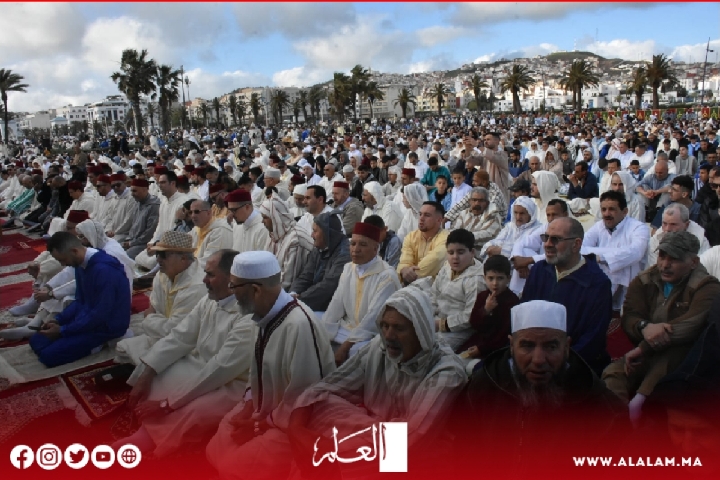 المضيق :آلاف من المصلين يؤدون صلاة العيد بالكورنيش