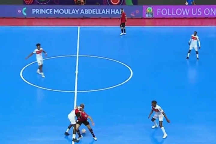 فراعنة الصالة ينهارون أمام المنتخب الأنغولي في الدقائق الأخيرة