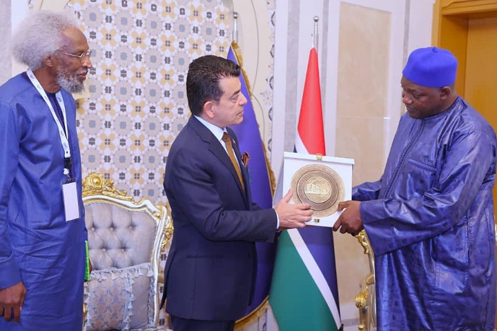 رئيس جمهورية غامبيا يستقبل المدير العام للإيسيسكو في بانجول
