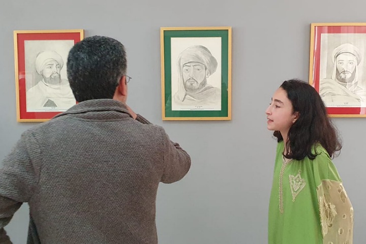 سلا.. معرض فني بثانوية مولاي رشيد تخليدا لذكرى ميلاد الأمير مولاي الحسن سلا.. معرض فني بثانوية مولاي رشيد تخليدا لذكرى ميلاد الأمير مولاي الحسن