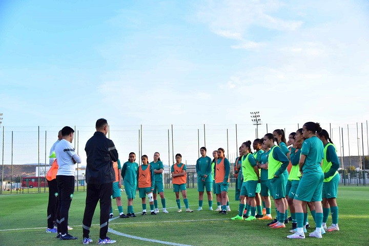 المنتخب المغربي يواجه اليوم نظيره الجزائري من أجل تعبيد الطريق نحو مونديال الدومينيكان