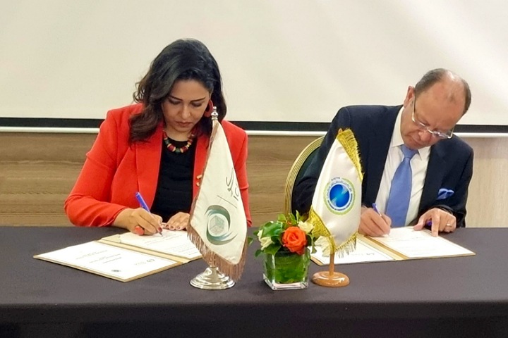 Signing a cooperation settlement between ISESCO and the Arab Organization for Communication and Information Technologies
