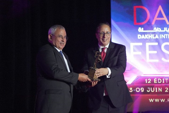 تكريم مدير المركز السينمائي عبد العزيز البوجدايني في مهرجان الداخلة تكريم مدير المركز السينمائي عبد العزيز البوجدايني في مهرجان الداخلة