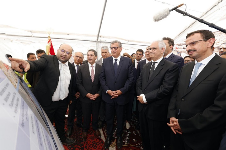 أخنوش يطلق ويزور رفقة وفد وزاري عددا من المشاريع التنموية بإقليم طاطا أخنوش يطلق ويزور رفقة وفد وزاري عددا من المشاريع التنموية بإقليم طاطا